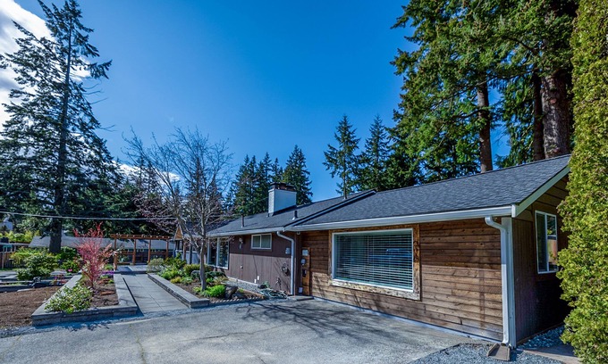 Hillwood House | Charming home with patio, firepit, full kitchen, central AC & W/D