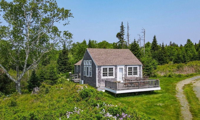 Knox County Cottage | Charming Honeymoon Cottage on 18-acre Wooster Farm owned by Frank Benson