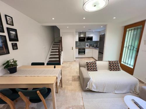 Arcueil Apartment | Charming house 2BR, 100m to RER B Laplace station