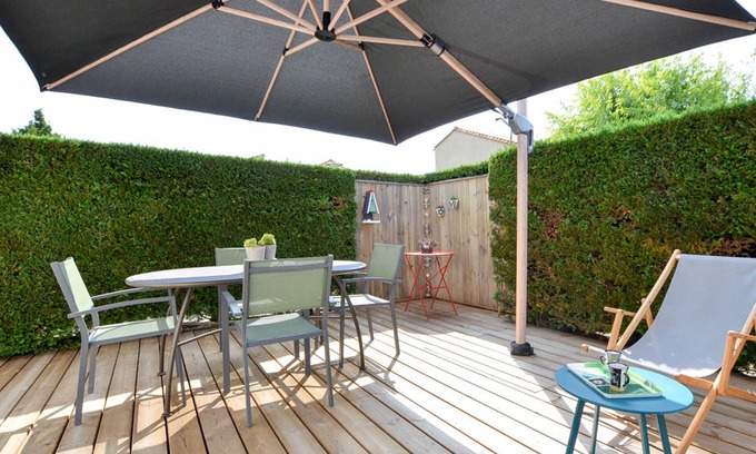 Les Mathes House | Charming House 4/5 pers, Private Garden, Parking, Pool Residence