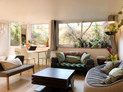 Bercy Apartment | Charming house, calm garden in the center of Paris