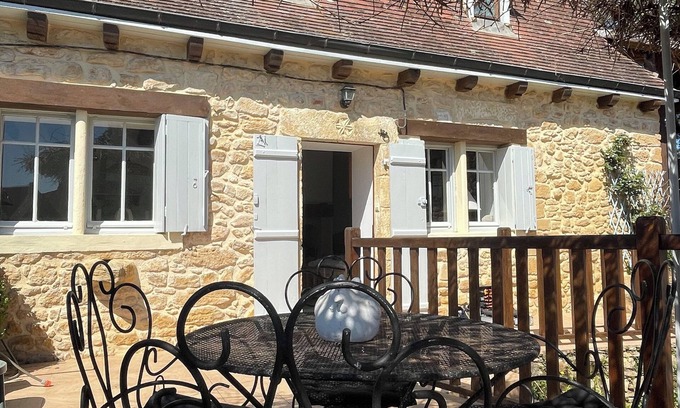Montfort House | CHARMING HOUSE FACING THE CASTLE OF MONTFORT IN THE GOLDEN TRIANGLE OF BLACK PEREGORD