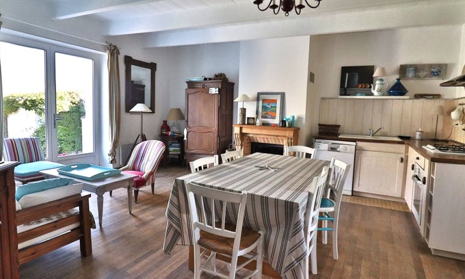 Groix House | Charming House for 8 pers. 500m from Beach with Garden & BBQ
