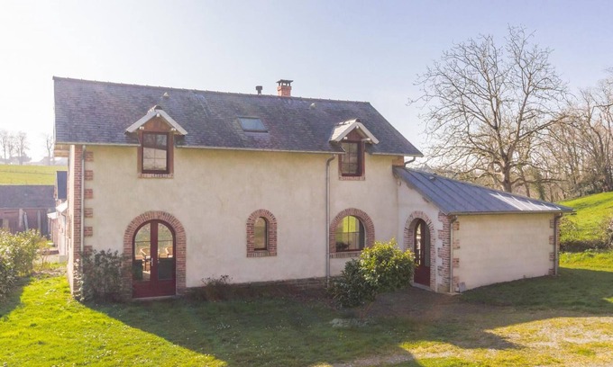 Breville-sur-Mer Cottage | Charming house near Granville with garden and terrace