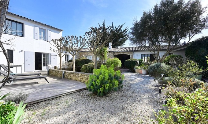 Les Portes-en-Re House | Charming House Near Village Center with Garden, Terraces, and Close to Beaches