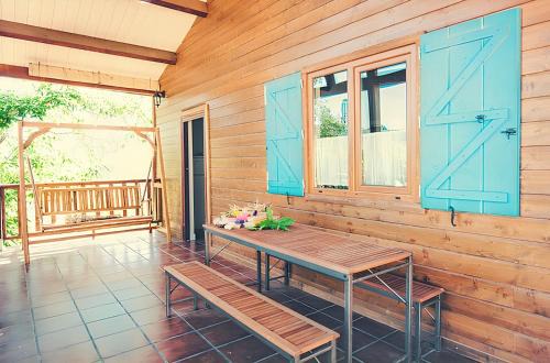 Canamero House | Charming house in Cañamero with shared pool
