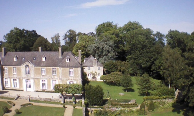 Barbeville House | Charming house in the park of a historic monument castle