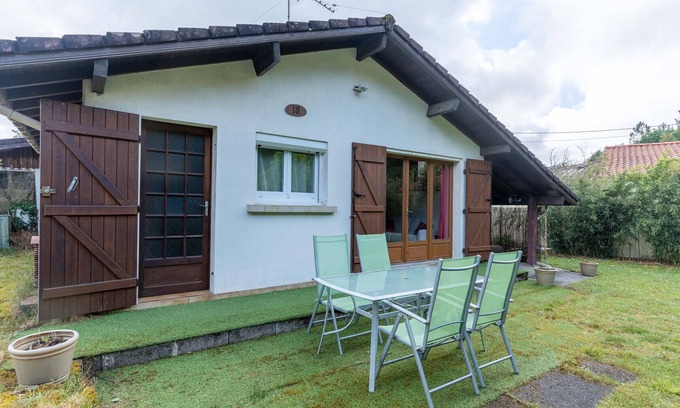 Mimizan House | Charming House Near Lake & Ocean, Ideal for 4 with Garden, WiFi, Close to Shops & Activities
