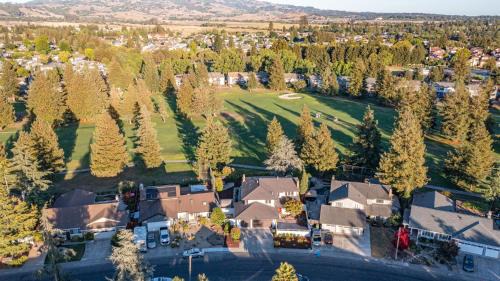 Rohnert Park House | Charming House next to Golf Course