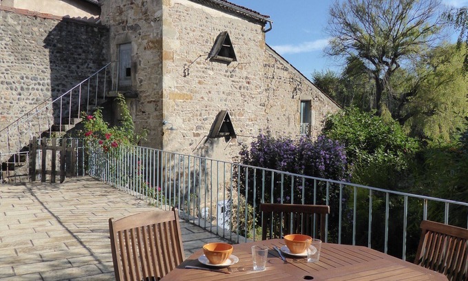 Parent House | Charming house on the banks of the river Allier.