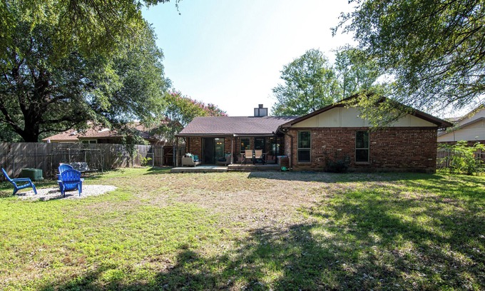 Bedford House | Charming house that's Peaceful, Quiet, on a Green Belt in the heart of the city.