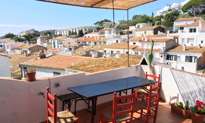 Cadaques House | Charming house, village center, near the beach, with terrace and beautiful view.