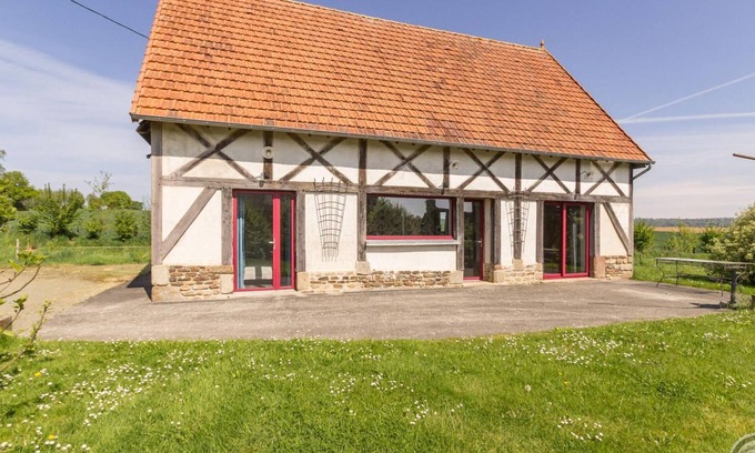 Isigny-le-Buat Cottage | Charming House with Garden and Parking in Isigny-le-Buat
