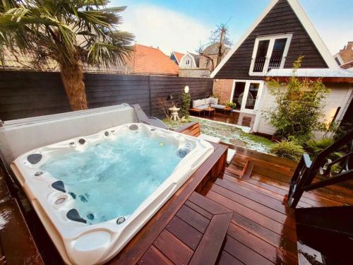 Monnickendam House | Charming house w/ private wellness, near Amsterdam