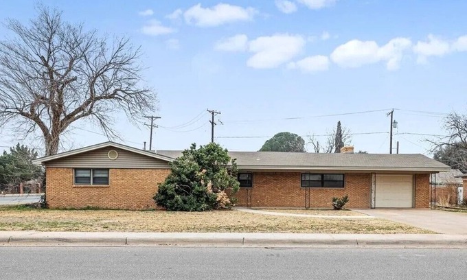 Midland House | Charming house with AC, WiFi in wonderful Midland
