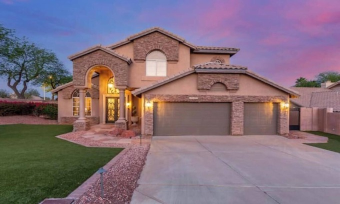Foothills House | Charming house with Amazing pool and Lakefront in delightful Phoenix