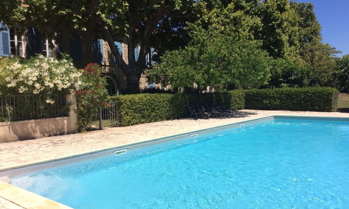 Graveson House | Charming house with garden. Pool. 8 min Saint Rémy