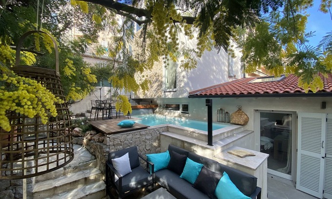 Riou - Petit Juas - Av de Grasse House | Charming house with garden and pool