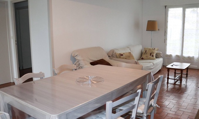 Gastes House | Charming House with Garden Near Gastes Lake – Perfect for Family Getaways!