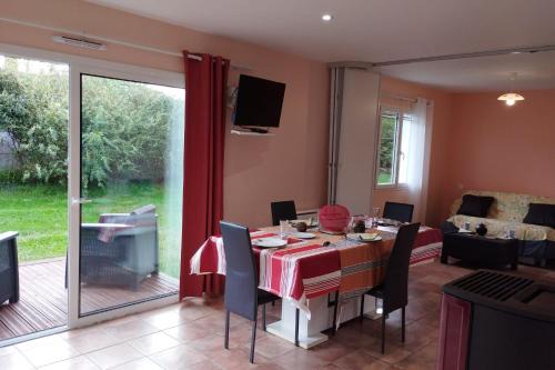 Leon House | Charming house with garden and terrace