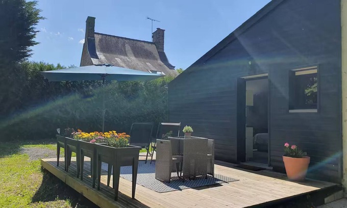 Ducey-les-Cheris Apartment | Charming independent studio with terrace