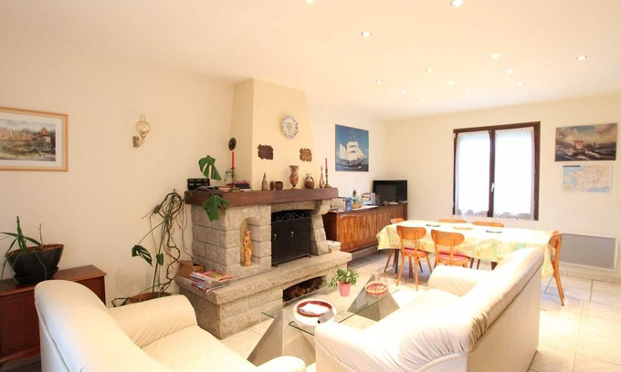 Beauvoir Cottage | *Charming Independent House near Mont Saint-Michel with Private Garden and Electric Vehicle Charger*