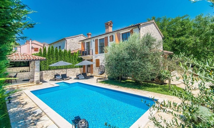 Medvidici Villa | Charming Istrian Stone-Built House, A/C, Private Pool in a Village Location - 3km to Sveti Lovrec!