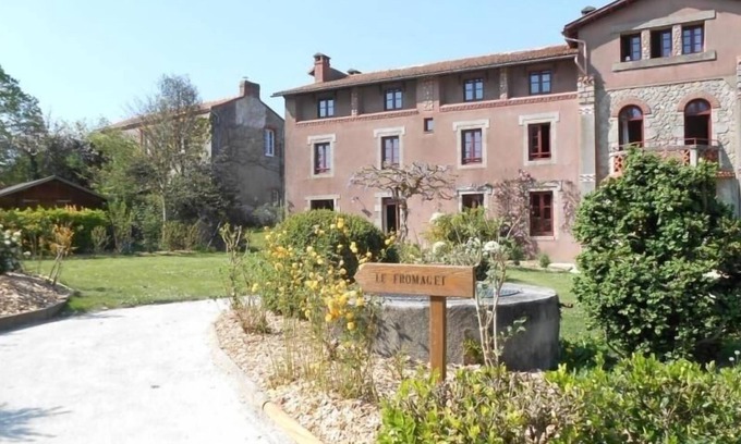 Cugand Cottage | Charming Italian-Style Cottage with Pool, Near Vineyards & Historic Towns