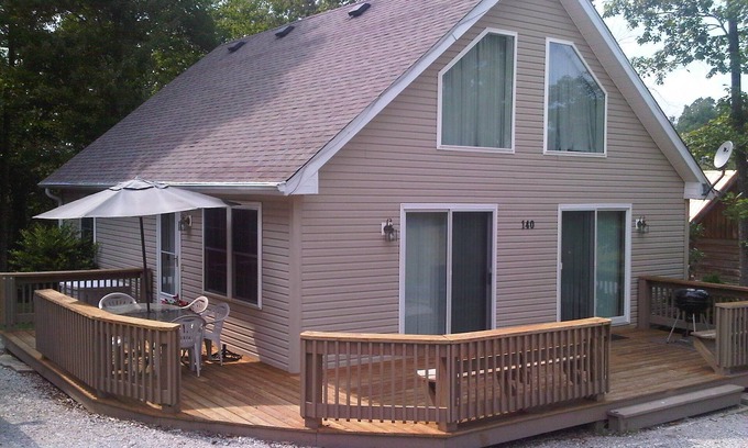 Burkesville Ski Chalet | Charming 'J's Chalet' @ Dale Hollow Lake (Sulphur Creek Marina)