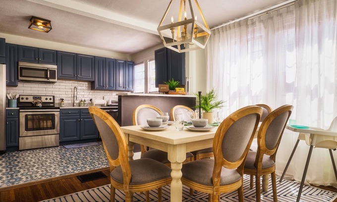 Wesley Heights House | Charming Kid-Friendly Home! Walk to Uptown CLT!