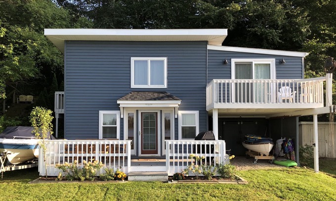 Lapeer House | Charming Lake House on Private Bronson Lake