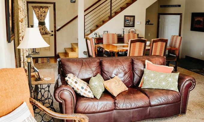 Gypsum House | Charming lake house with spectacular views of Sweetwater Lake!