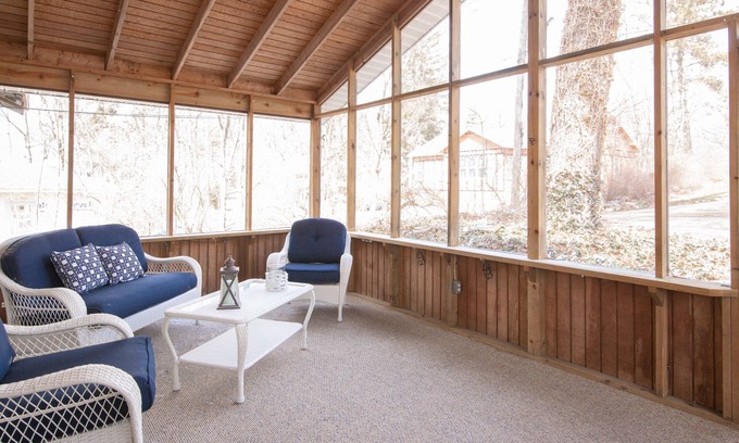 Stevensville House | Charming Lake Michigan Cottage in Stevensville near Grand Mere State Park