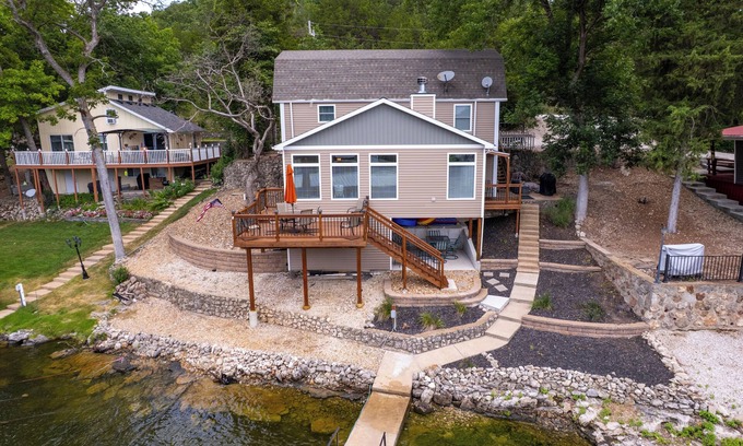 Rocky Mount House | Charming Lake of the Ozarks Cabin, 3BR + Loft, Dock & Fun for All! Sleeps 10