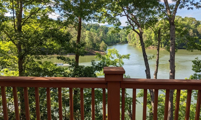 Mill Spring Cottage | Charming Lakefront Mountain Cabin