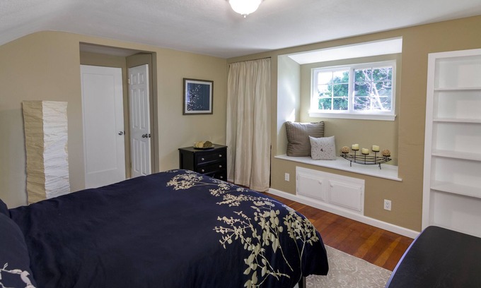 East Palo Alto House | Charming large 1-bedroom in Prime Silicon Valley location w/Pvt Bath