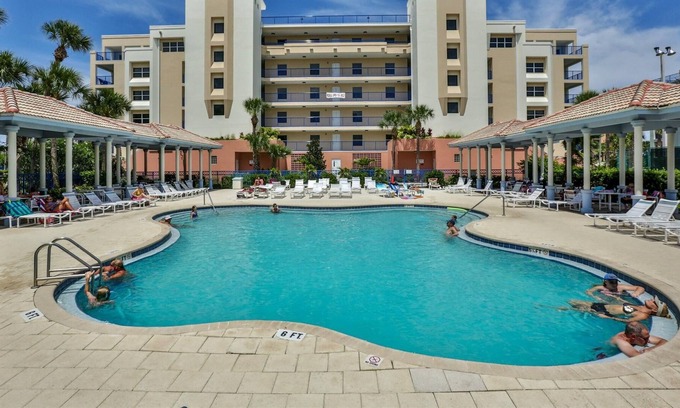 New Smyrna Beach Condo | Charming Large 3 bedroom 2 bath condo in Oceanwalks newest building!
