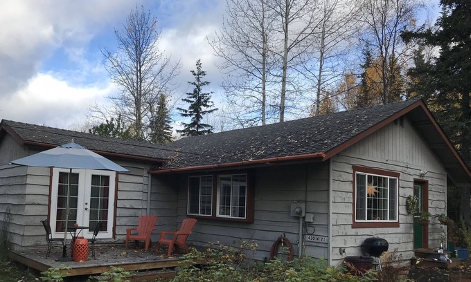 North Star House | Charming little home near downtown Anchorage