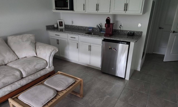 Port Saint Lucie Cabin | Charming lodge in marvelous Port St. Lucie with WiFi, AC