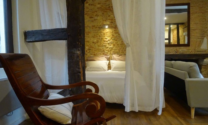 Bergerac Apartment | Charming Loft "Roxane" - Habitation Saint-Clar - Historic Center - WIFI/Netflix