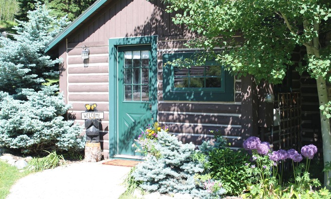 Bozeman House | Charming Log Cabin In Beautiful Cottonwood Canyon, Just Outside of Bozeman