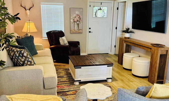 Nederland House | Charming & Luxe Cottage 3 BR 2 BA