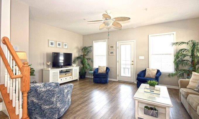 Sunset Island House | Charming luxury 5 Bd townhouse located in the gated community with indoor and outdoor pool, private beach, and free internet