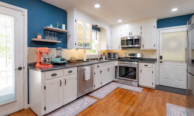 Lynchburg House | *Charming Lynchburg Haven | Comfort & Convenience!