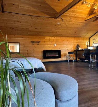 Saanich East Apartment | Charming Melrose Place Suite