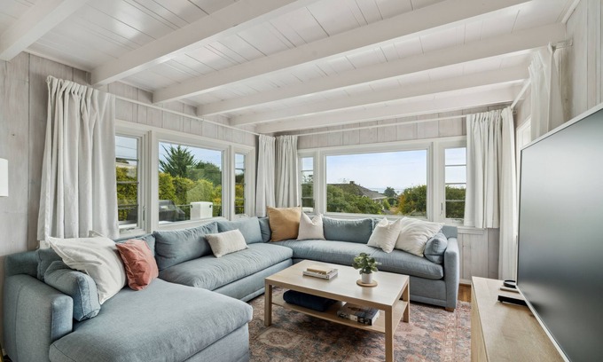 East Mesa House | Charming Mesa Ocean View