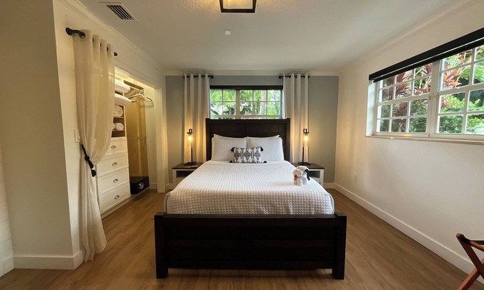 Glenvar Heights Apartment | Charming Miami Farmhouse Studio in quiet neighborhood