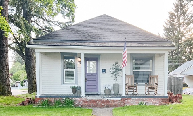 Coeur d'Alene Cottage | Charming Midtown Cottage, 11 straight blocks to Sherman Ave/Downtown Boat Launch