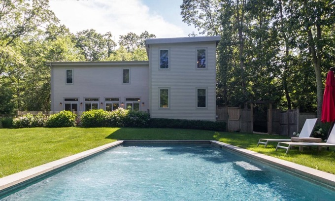 Sag Harbor House | CHARMING MODERN BEACH BUNGALOW