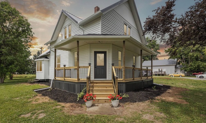 Gilford Other | Charming Modern Farmhouse just 10 minutes away from Frankenmuth!